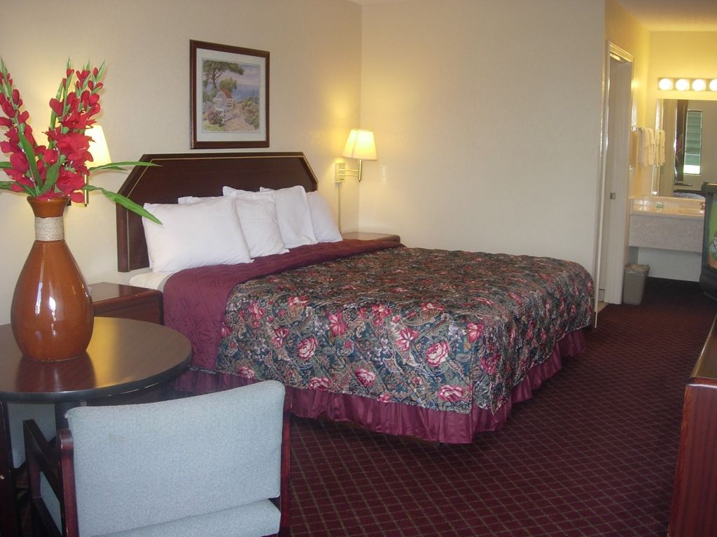 Western Inn & Suites Douglas Room photo